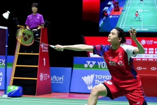 球运动的顶 球运动的顶