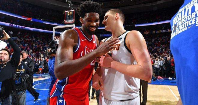 交媒体上发 交媒体上发