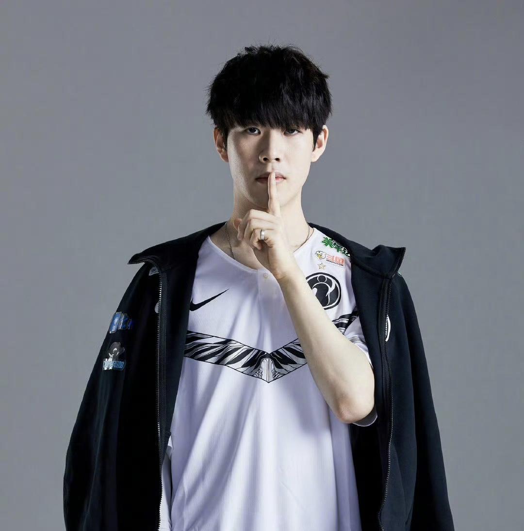 众多粉丝纷 众多粉丝纷