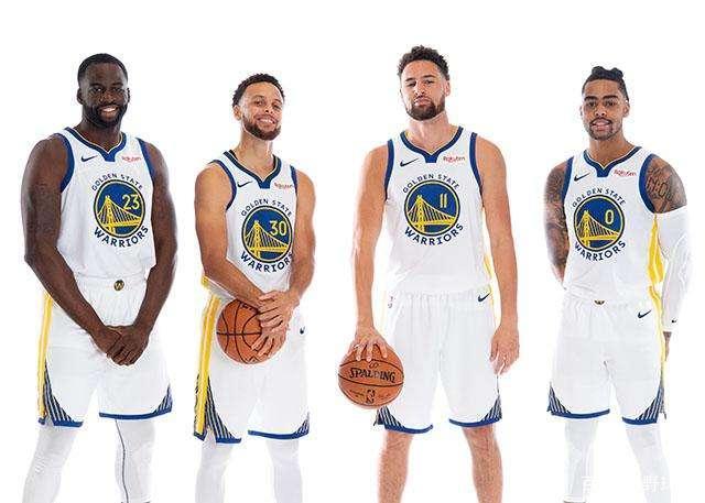 双肩明显前 双肩明显前